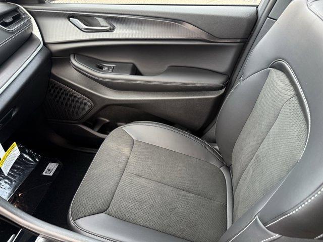 new 2025 Jeep Grand Cherokee car, priced at $40,074