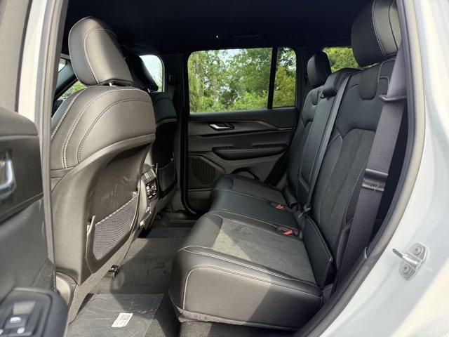 new 2025 Jeep Grand Cherokee car, priced at $40,074