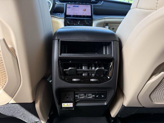 new 2025 Jeep Grand Cherokee car, priced at $43,389