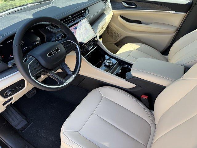 new 2025 Jeep Grand Cherokee car, priced at $43,389