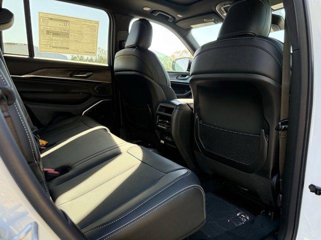 new 2025 Jeep Grand Cherokee car, priced at $58,790
