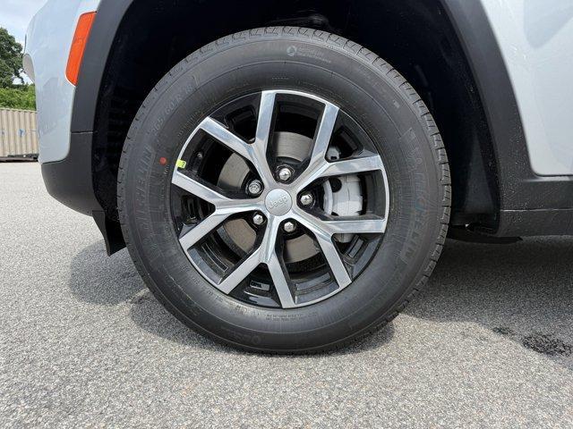 new 2025 Jeep Grand Cherokee car, priced at $43,777