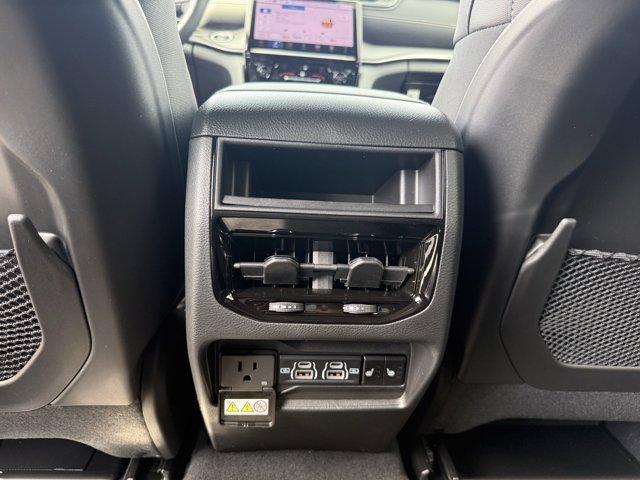 new 2025 Jeep Grand Cherokee car, priced at $43,777