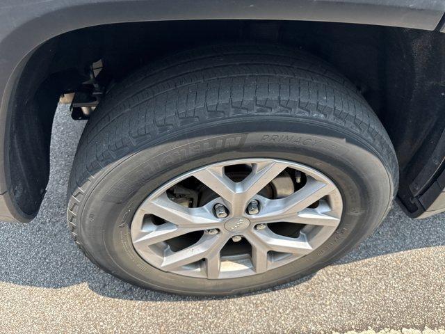 used 2022 Jeep Grand Cherokee car, priced at $27,990