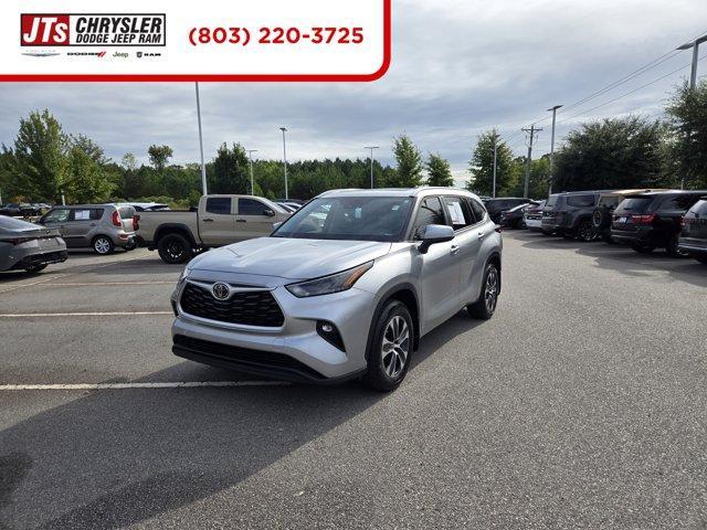 used 2023 Toyota Highlander car, priced at $36,990