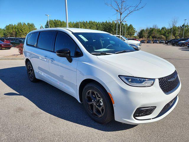 new 2024 Chrysler Pacifica Hybrid car, priced at $52,757