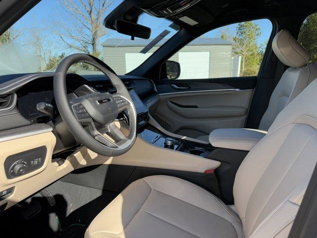 new 2025 Jeep Grand Cherokee car, priced at $42,042