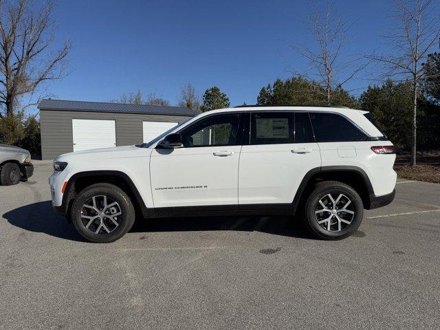 new 2025 Jeep Grand Cherokee car, priced at $42,042