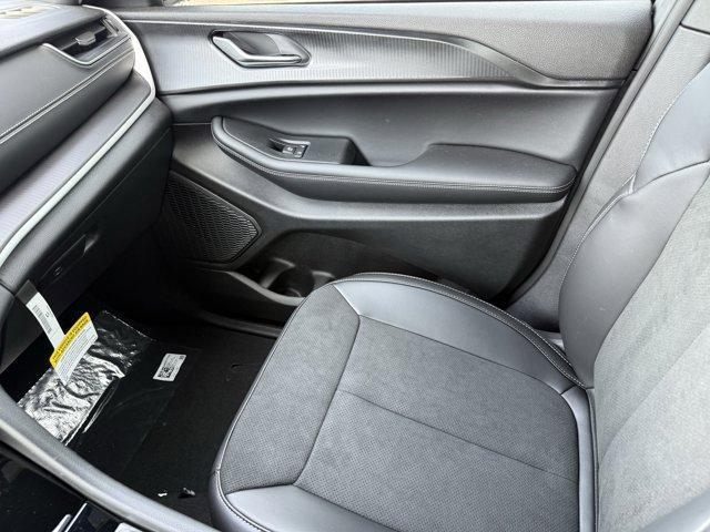 new 2025 Jeep Grand Cherokee car, priced at $40,074