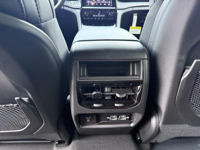 new 2025 Jeep Grand Cherokee car, priced at $40,074
