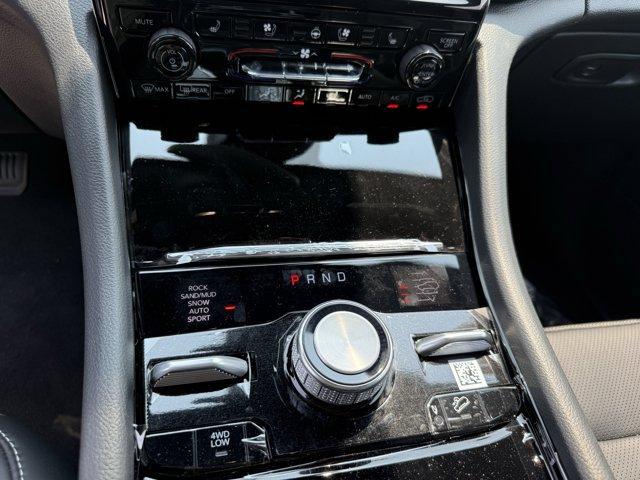new 2025 Jeep Grand Cherokee car, priced at $59,585