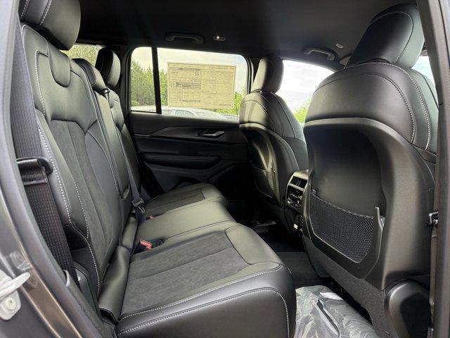 new 2025 Jeep Grand Cherokee car, priced at $44,230