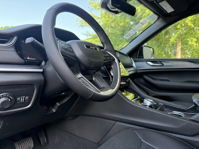 new 2025 Jeep Grand Cherokee car, priced at $44,230