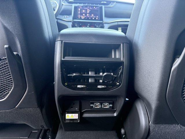 new 2025 Jeep Grand Cherokee car, priced at $44,230