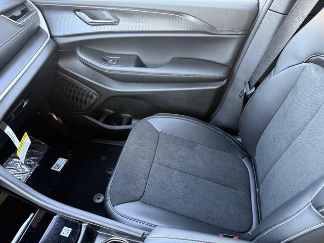 new 2025 Jeep Grand Cherokee car, priced at $44,230