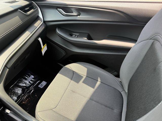 new 2025 Jeep Grand Cherokee L car, priced at $42,125