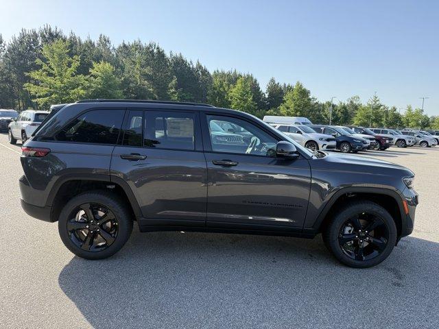 new 2025 Jeep Grand Cherokee car, priced at $44,396