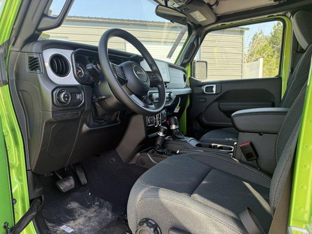 new 2025 Jeep Gladiator car, priced at $43,385