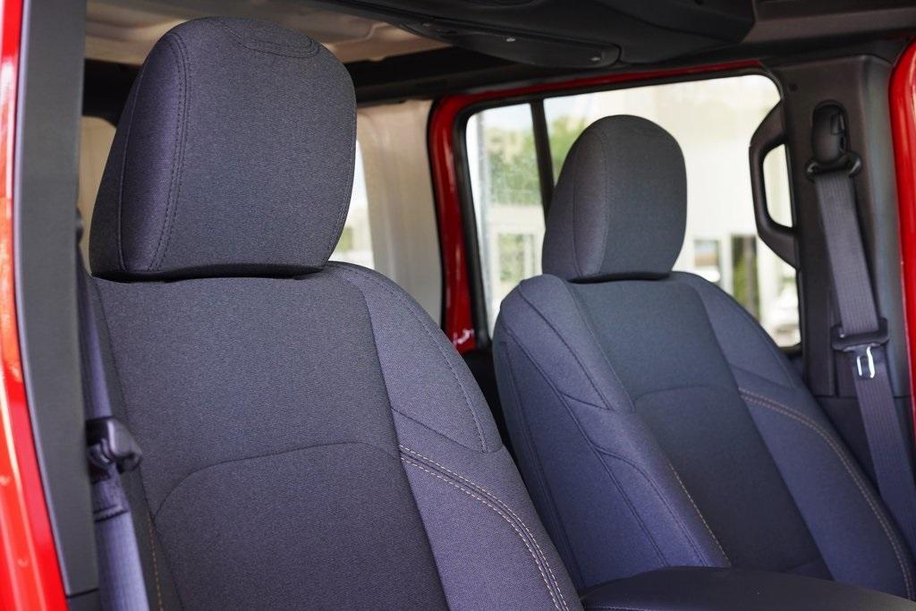 new 2025 Jeep Wrangler car, priced at $48,070