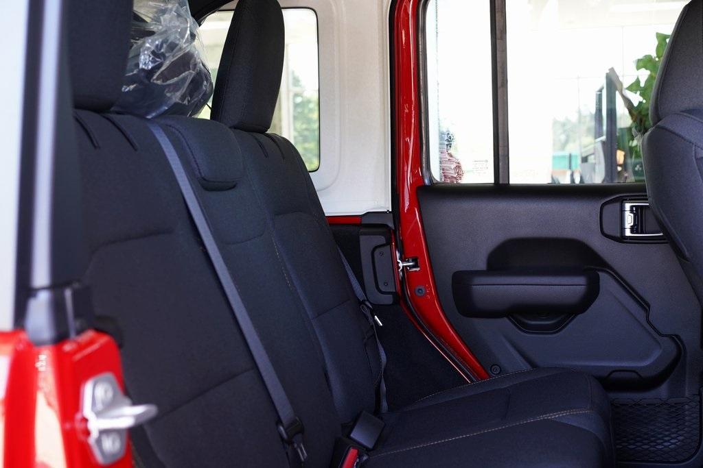 new 2025 Jeep Wrangler car, priced at $48,070