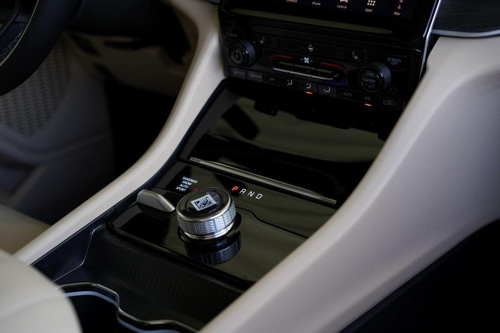 new 2025 Jeep Grand Cherokee car, priced at $52,735