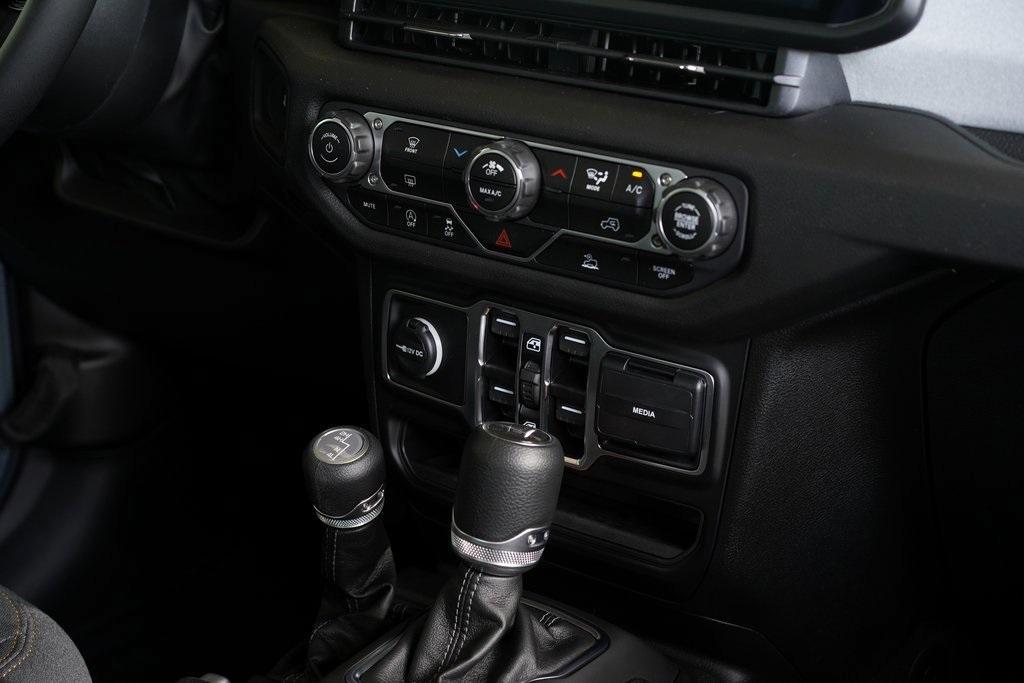 new 2025 Jeep Gladiator car, priced at $52,385