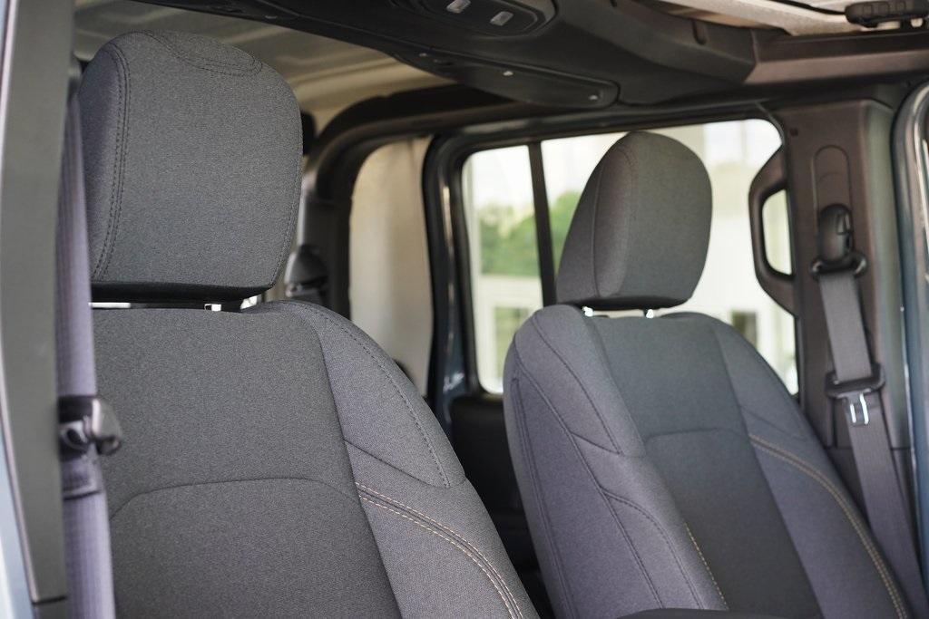 new 2025 Jeep Gladiator car, priced at $52,385