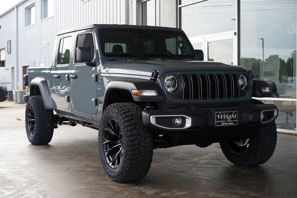 new 2025 Jeep Gladiator car, priced at $52,385