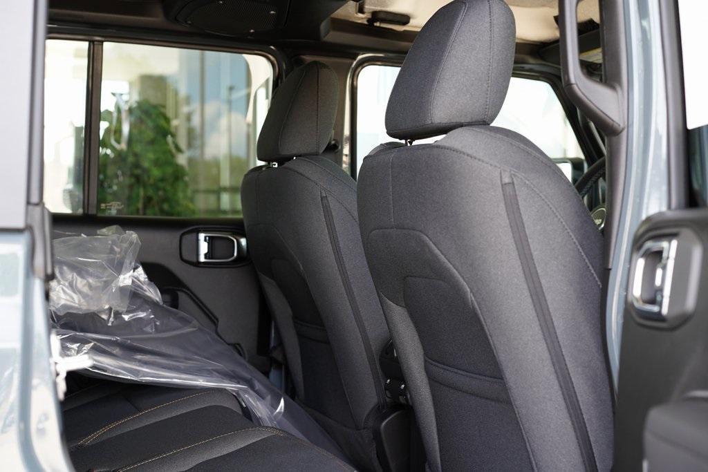 new 2025 Jeep Gladiator car, priced at $52,385