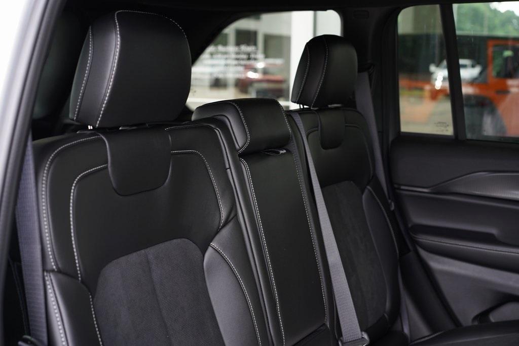 new 2025 Jeep Grand Cherokee car, priced at $46,125