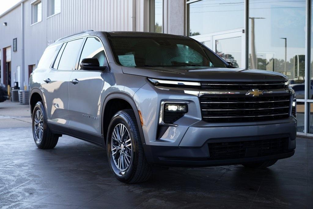 used 2025 Chevrolet Traverse car, priced at $39,995