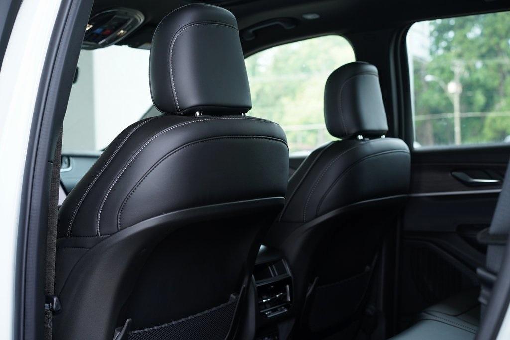 new 2025 Jeep Grand Cherokee car, priced at $49,890