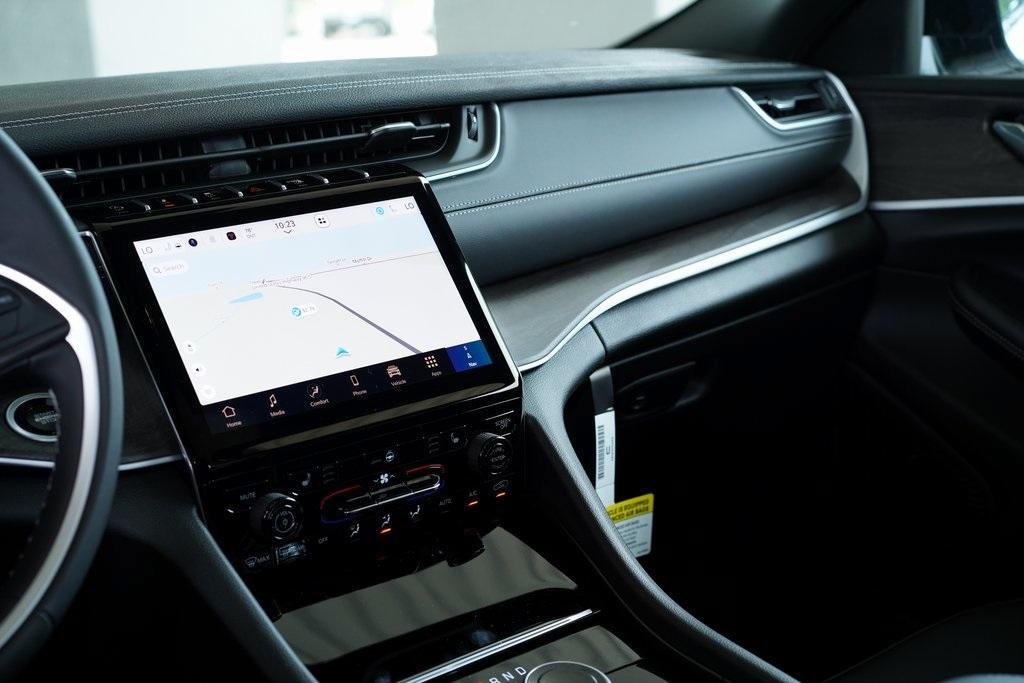 new 2025 Jeep Grand Cherokee car, priced at $49,890