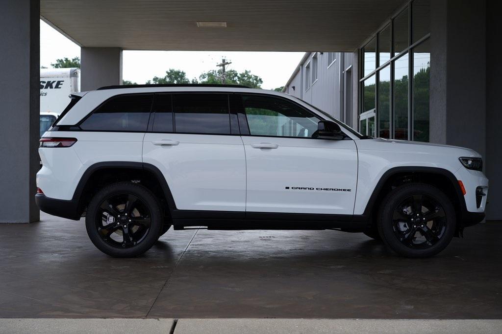 new 2025 Jeep Grand Cherokee car, priced at $49,890