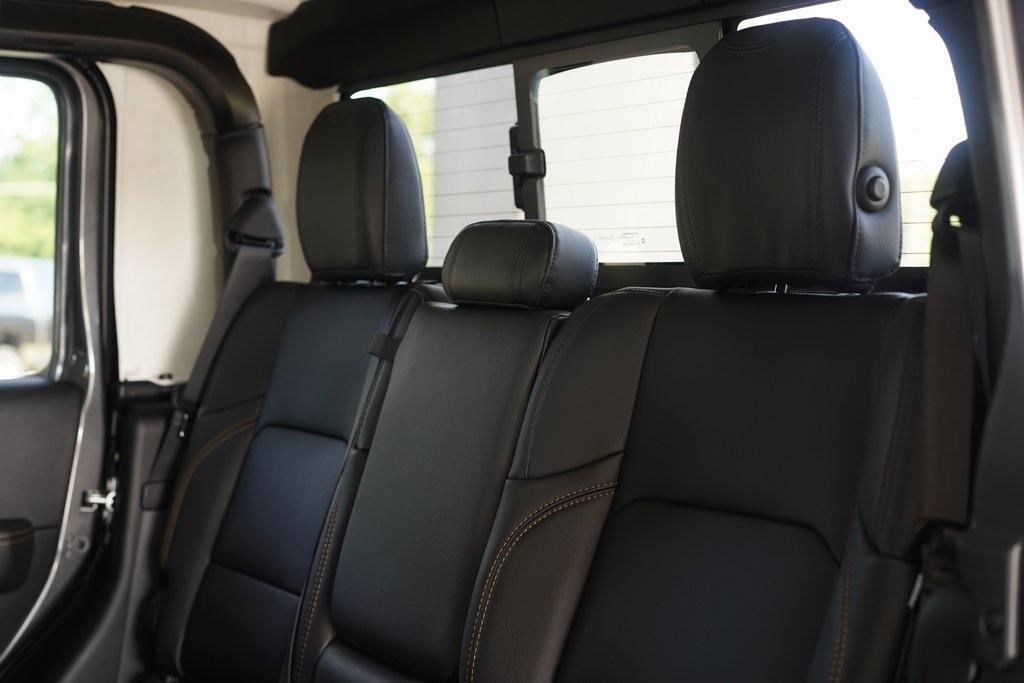 new 2025 Jeep Gladiator car, priced at $48,980