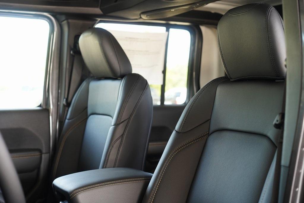 new 2025 Jeep Gladiator car, priced at $48,980