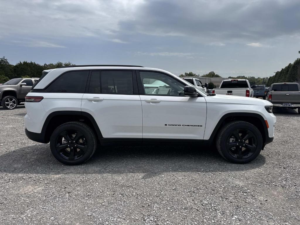 new 2025 Jeep Grand Cherokee car, priced at $50,522