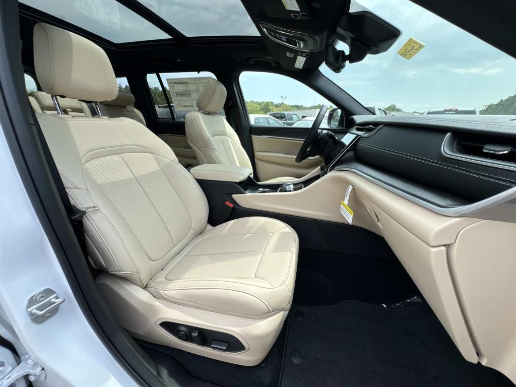 new 2025 Jeep Grand Cherokee car, priced at $51,022
