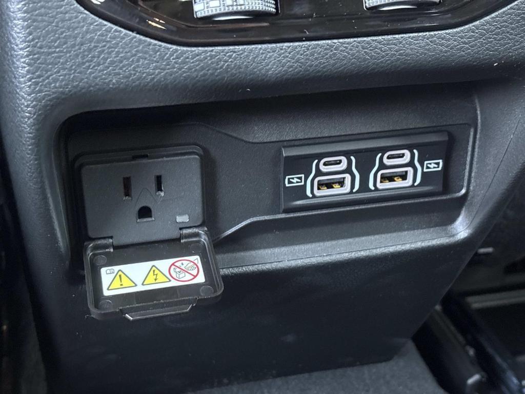 new 2025 Jeep Grand Cherokee car, priced at $49,370