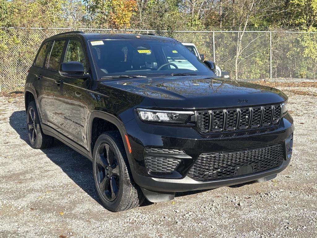 new 2025 Jeep Grand Cherokee car, priced at $49,370