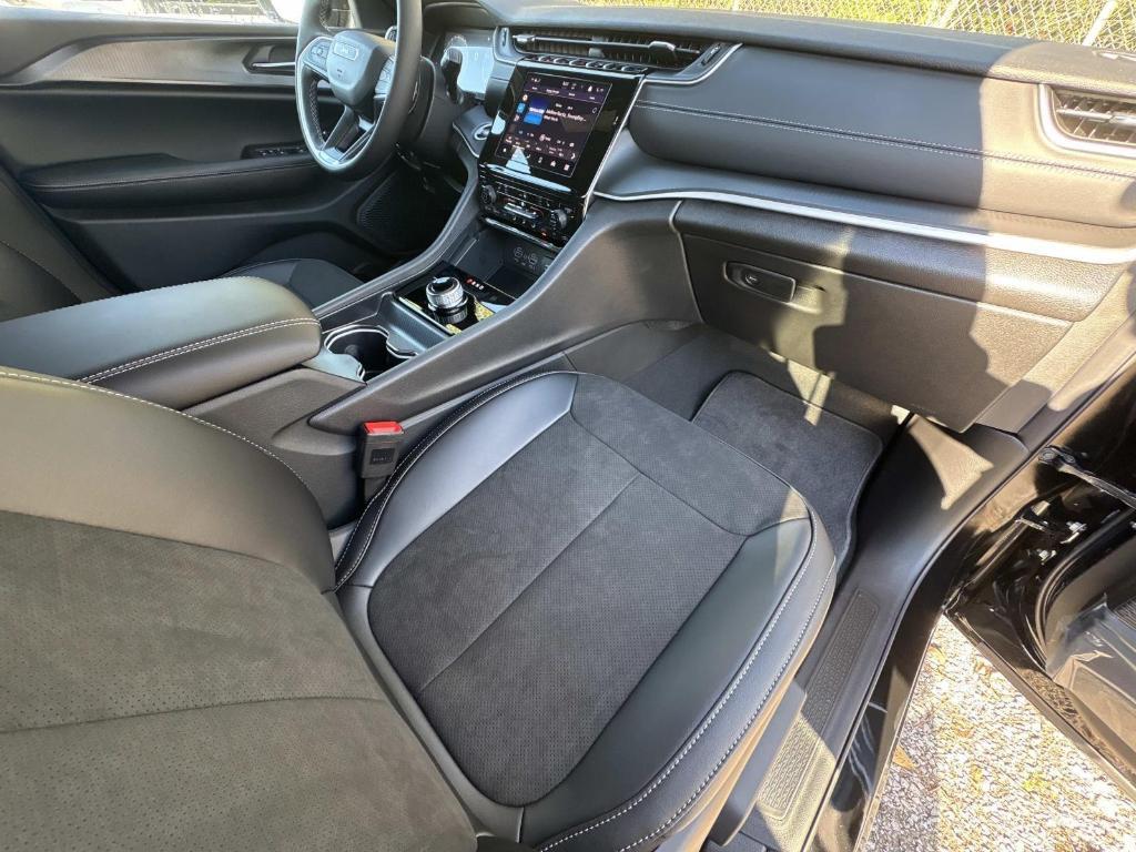 new 2025 Jeep Grand Cherokee car, priced at $49,370