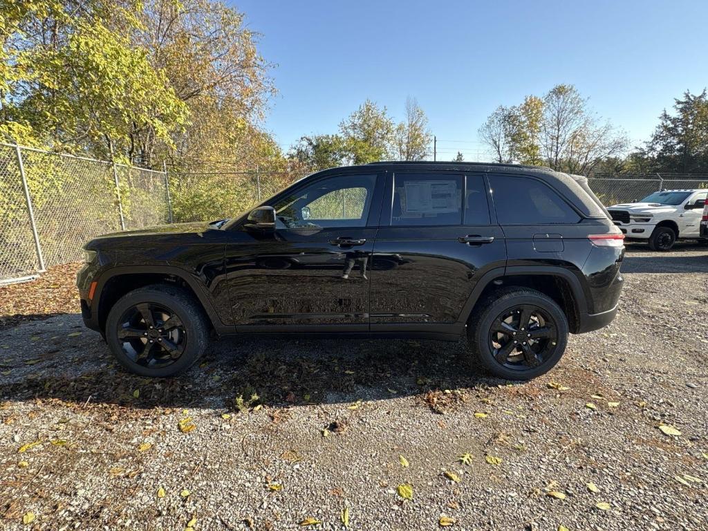 new 2025 Jeep Grand Cherokee car, priced at $49,370