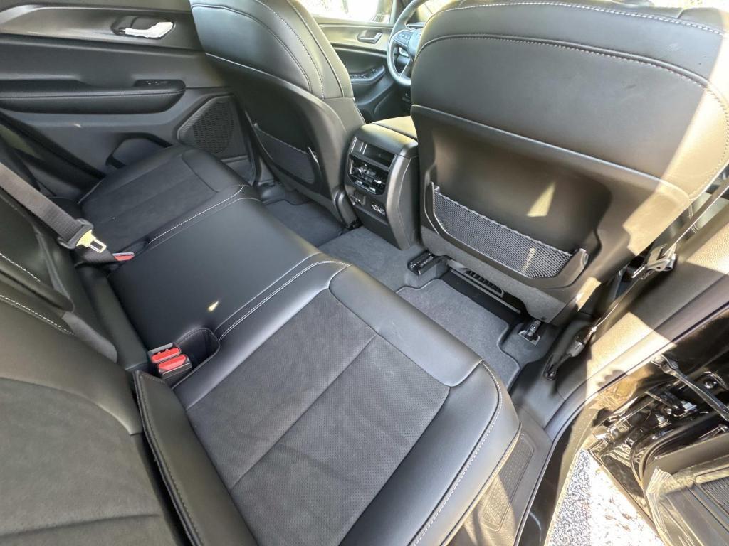 new 2025 Jeep Grand Cherokee car, priced at $49,370