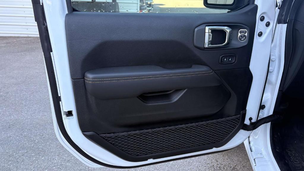 new 2025 Jeep Wrangler car, priced at $55,530