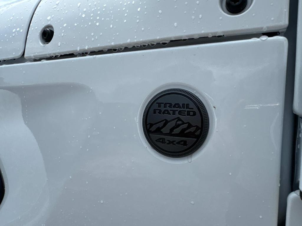 new 2025 Jeep Gladiator car, priced at $45,579