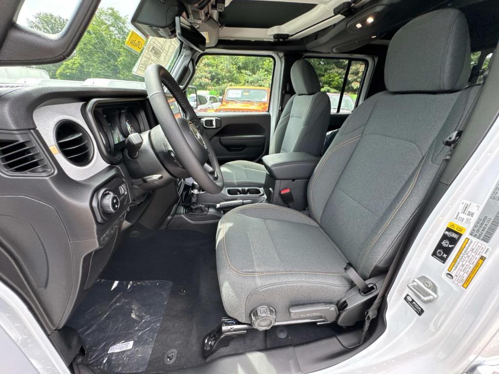 new 2025 Jeep Gladiator car, priced at $45,579