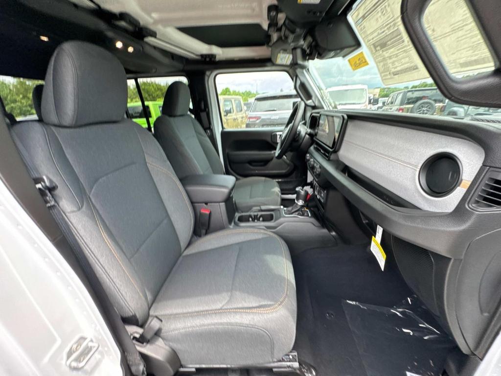 new 2025 Jeep Gladiator car, priced at $45,579