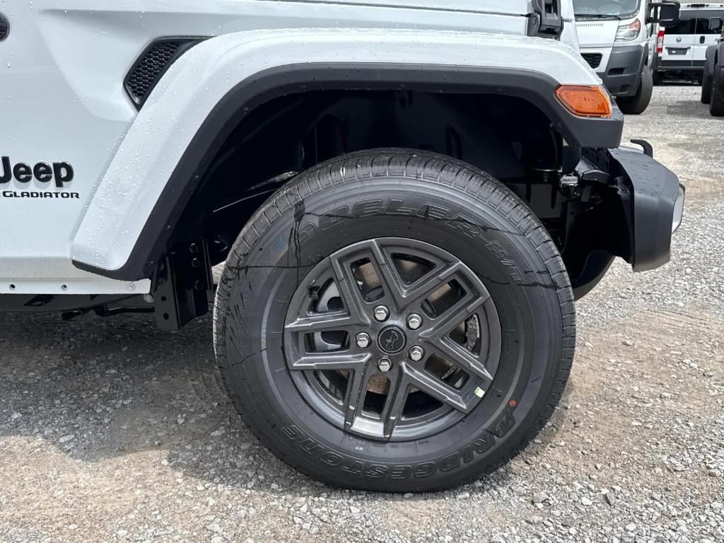 new 2025 Jeep Gladiator car, priced at $45,579