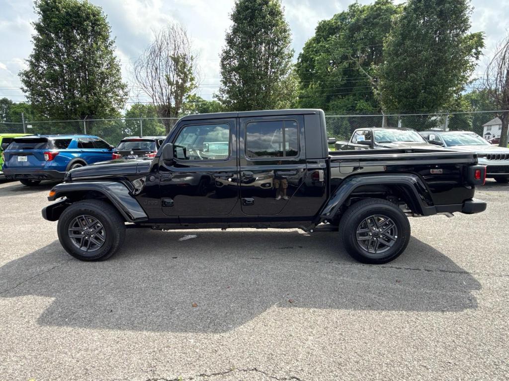 new 2025 Jeep Gladiator car, priced at $44,614