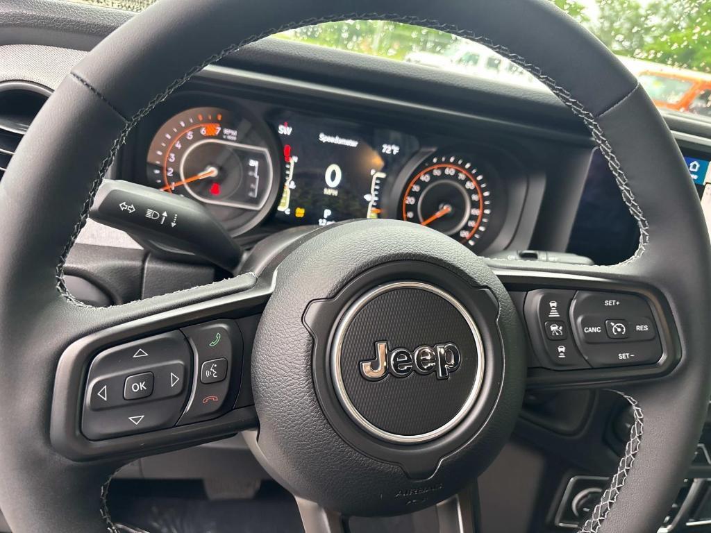 new 2025 Jeep Wrangler car, priced at $39,989